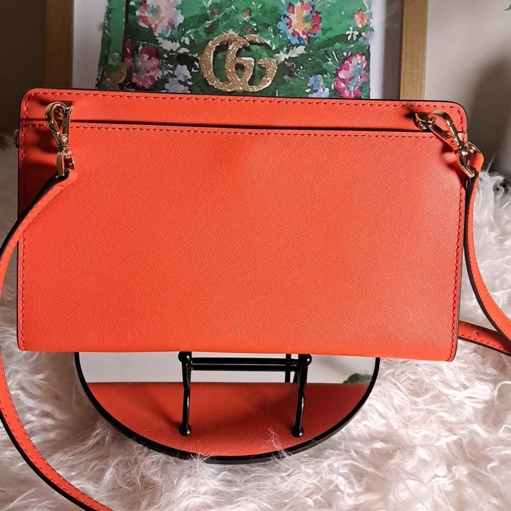 Michael Kors NWOTs Sheila Small East West Top Zip Shoulder Bag - Picture 3 of 8